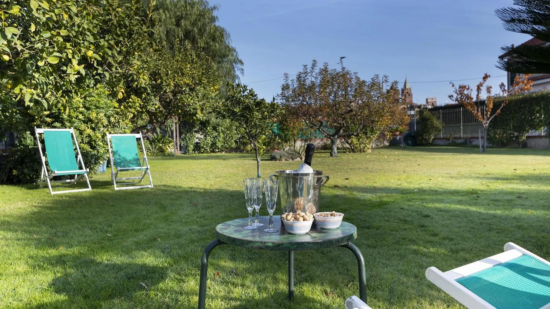 Apartment La Casetta Sull'Albero 900M From The Sea - Happy Rentals Albenga