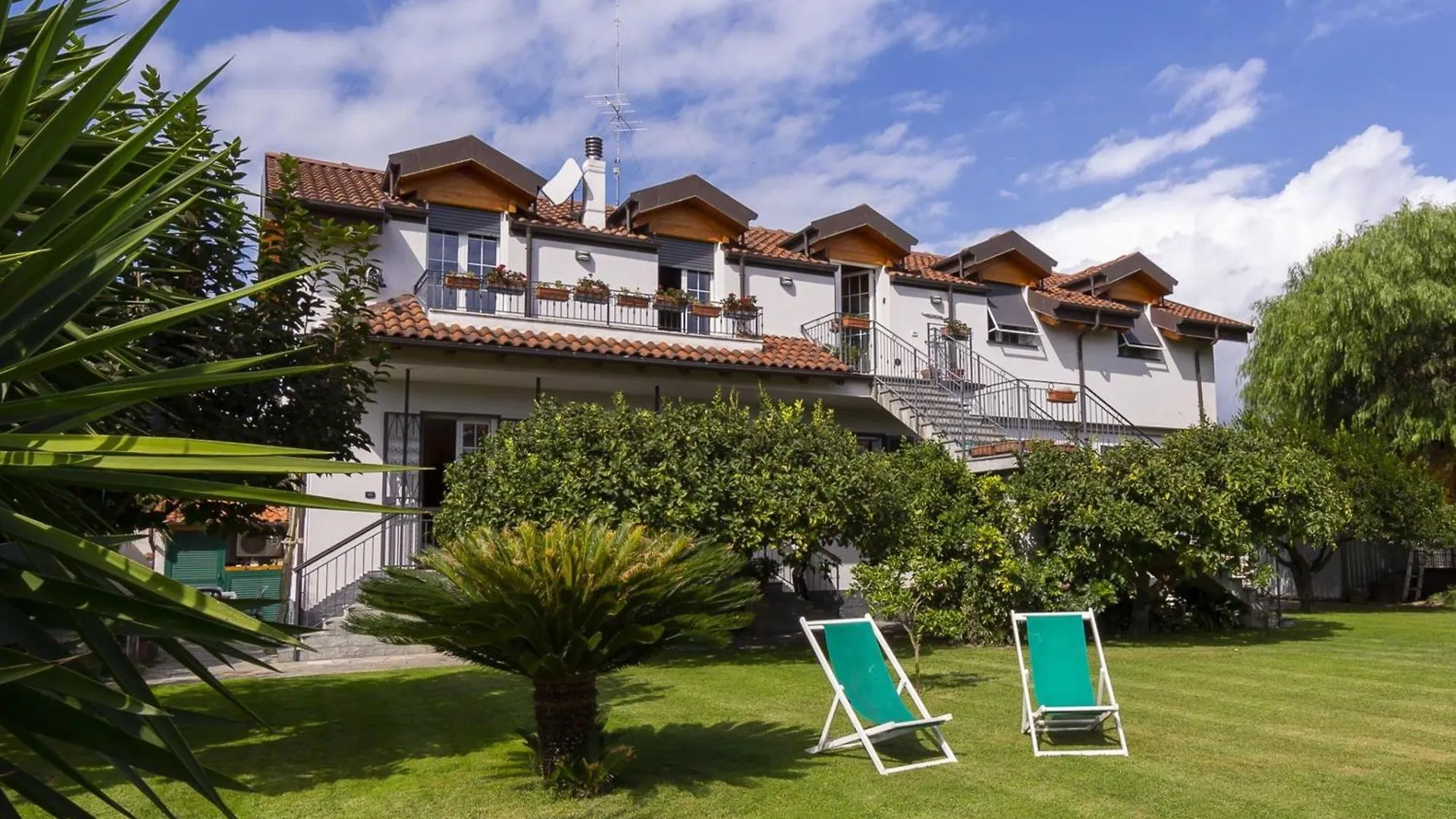 La Casetta Sull'Albero 900M From The Sea - Happy Rentals Albenga Lägenhet